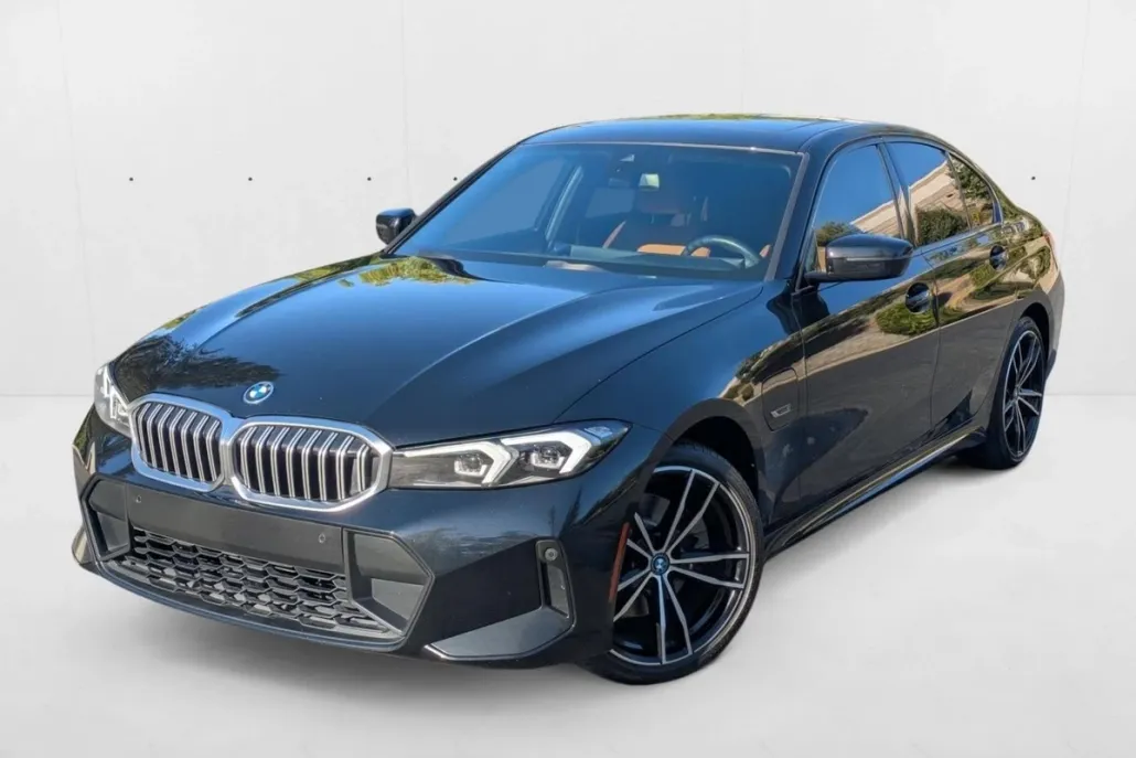 2023 Bmw 330e Sedan photo 1