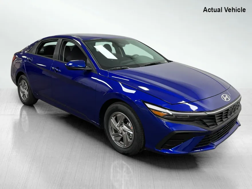 2025 Hyundai Elantra SE photo 1