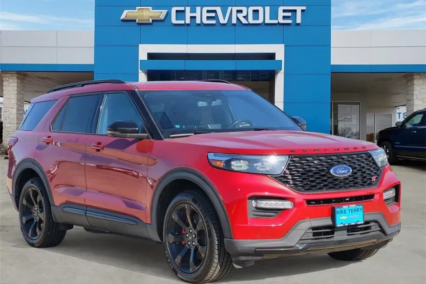 2022 Ford Explorer ST photo 1