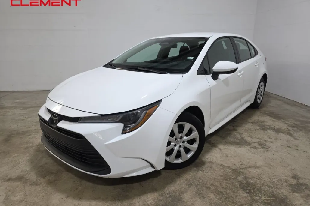 2024 Toyota Corolla LE photo 1