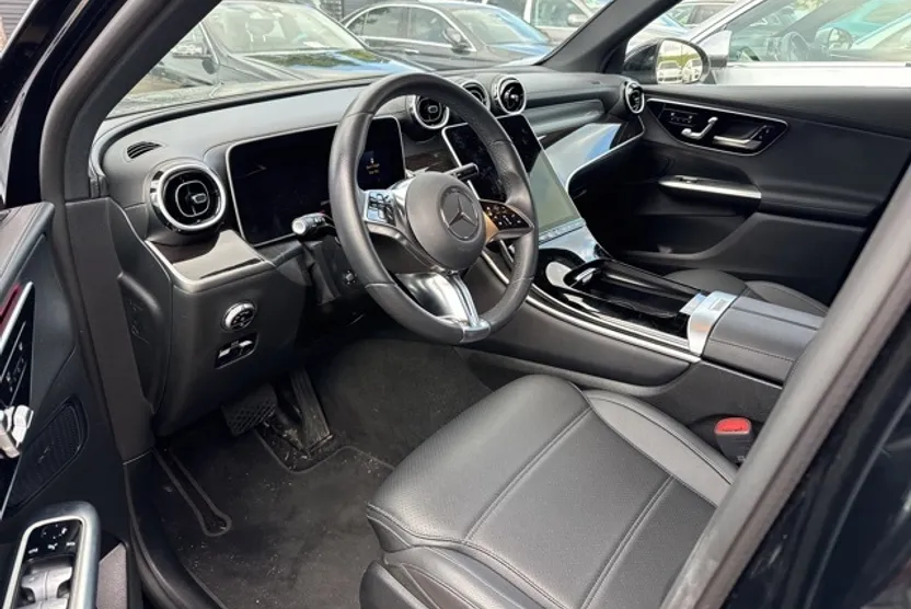2025 Mercedes Benz GLC 300 4MATIC photo 1
