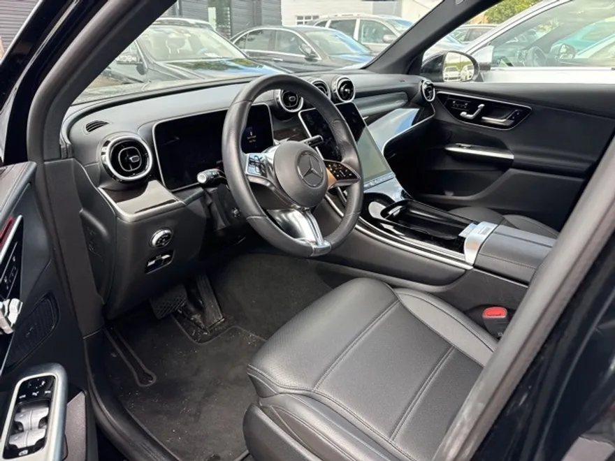2025 Mercedes Benz GLC 300 4MATIC photo 1