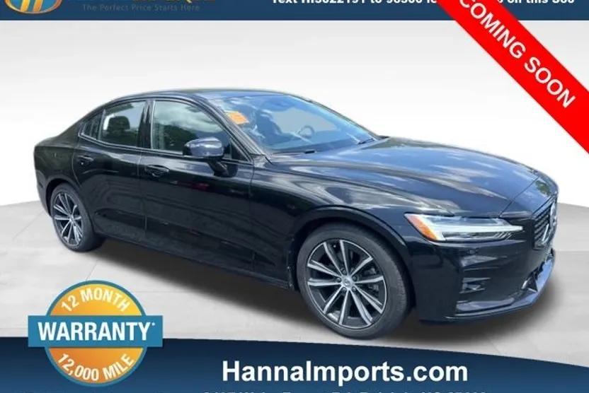 2022 Volvo S60 B5 Momentum photo 1