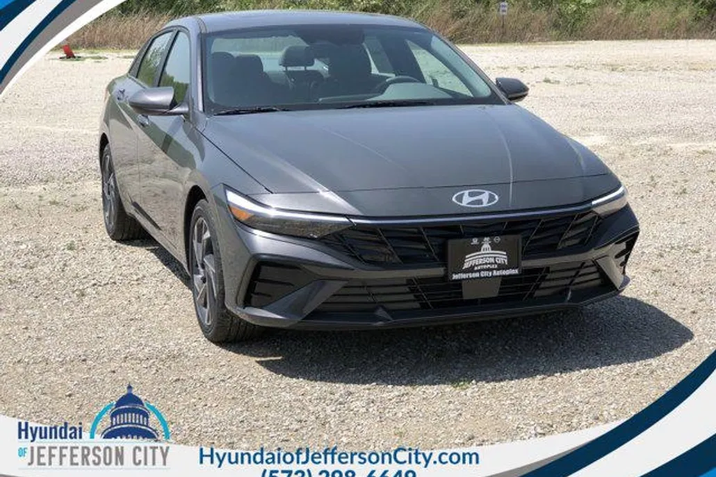 2025 Hyundai Elantra SEL Convenience photo 1