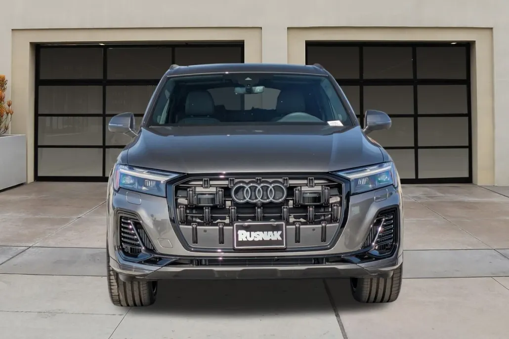 2025 Audi Q7 55 Premium Plus photo 1