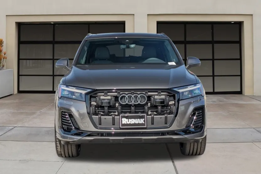 2025 Audi Q7 55 Premium Plus photo 1