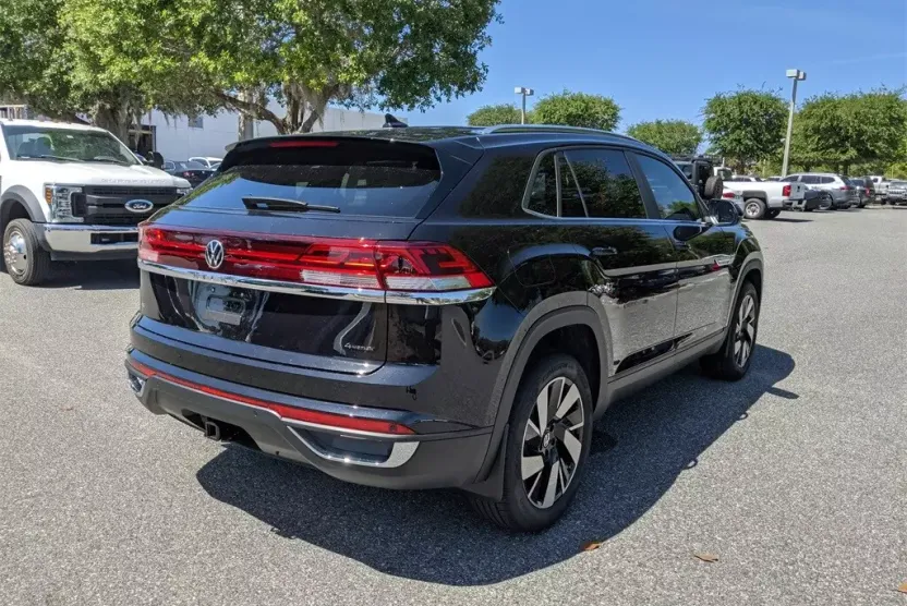 2025 Volkswagen Atlas Cross Sport SE Technology photo 1