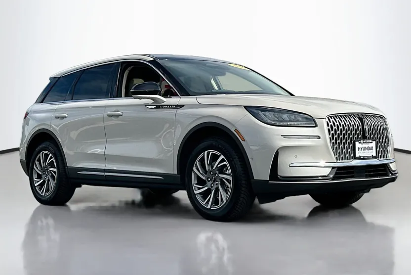 2023 Lincoln Corsair Standard photo 1
