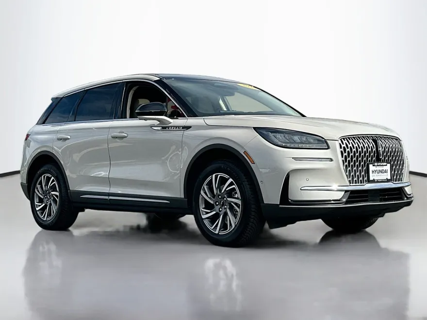 2023 Lincoln Corsair Standard photo 1