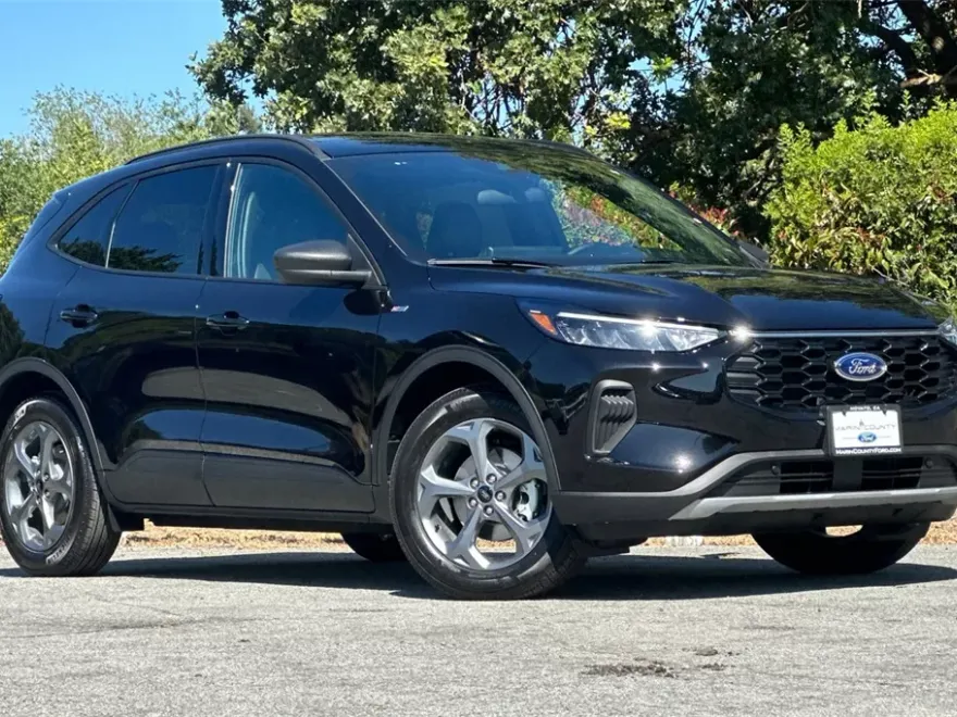 2025 Ford Escape ST-Line photo 1
