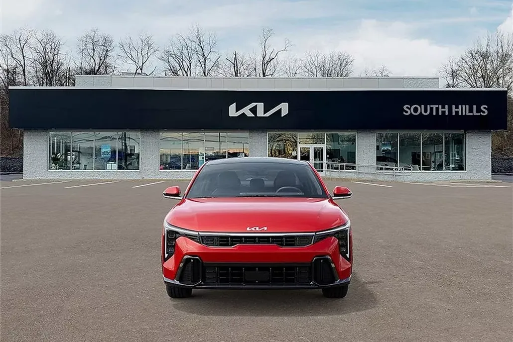 2025 Kia K4 GT-Line photo 1