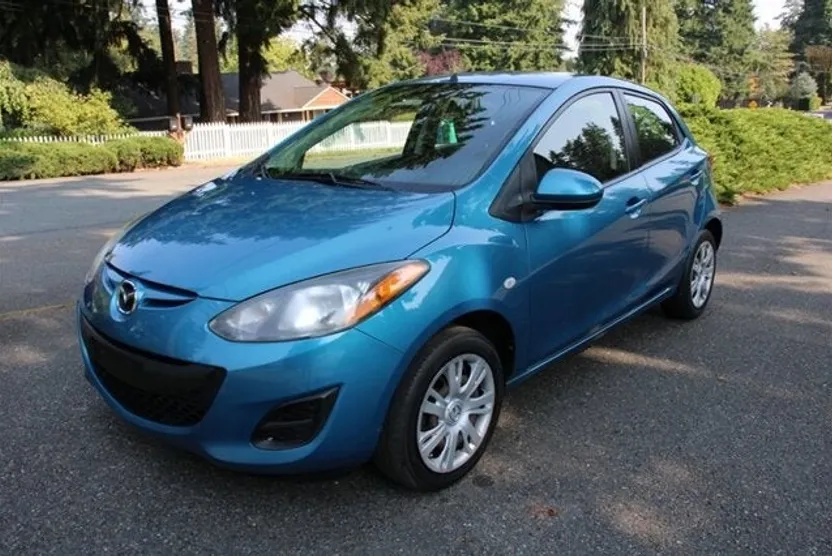 2012 Mazda Mazda2 Sport photo 1