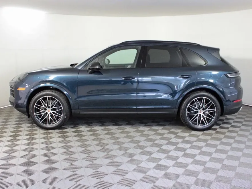 2025 Porsche Cayenne Base photo 1