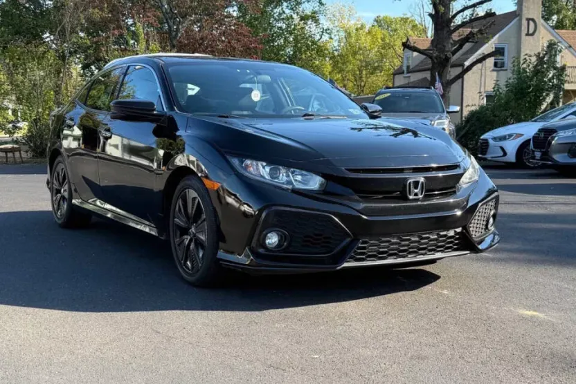 2017 Honda Civic EX Hatchback photo 1