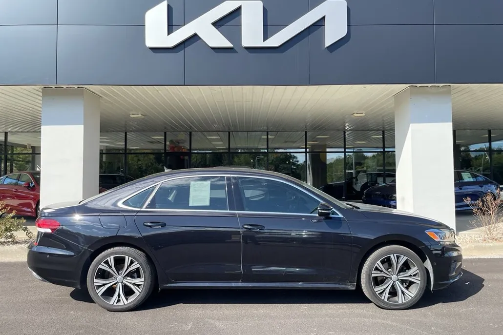 2020 Volkswagen Passat 2.0T SEL photo 1