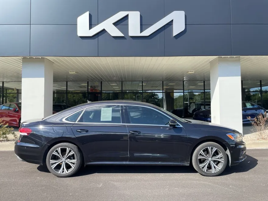 2020 Volkswagen Passat 2.0T SEL photo 1