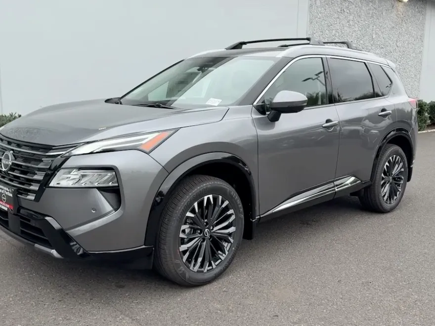 2026 Nissan Rogue Platinum photo 1
