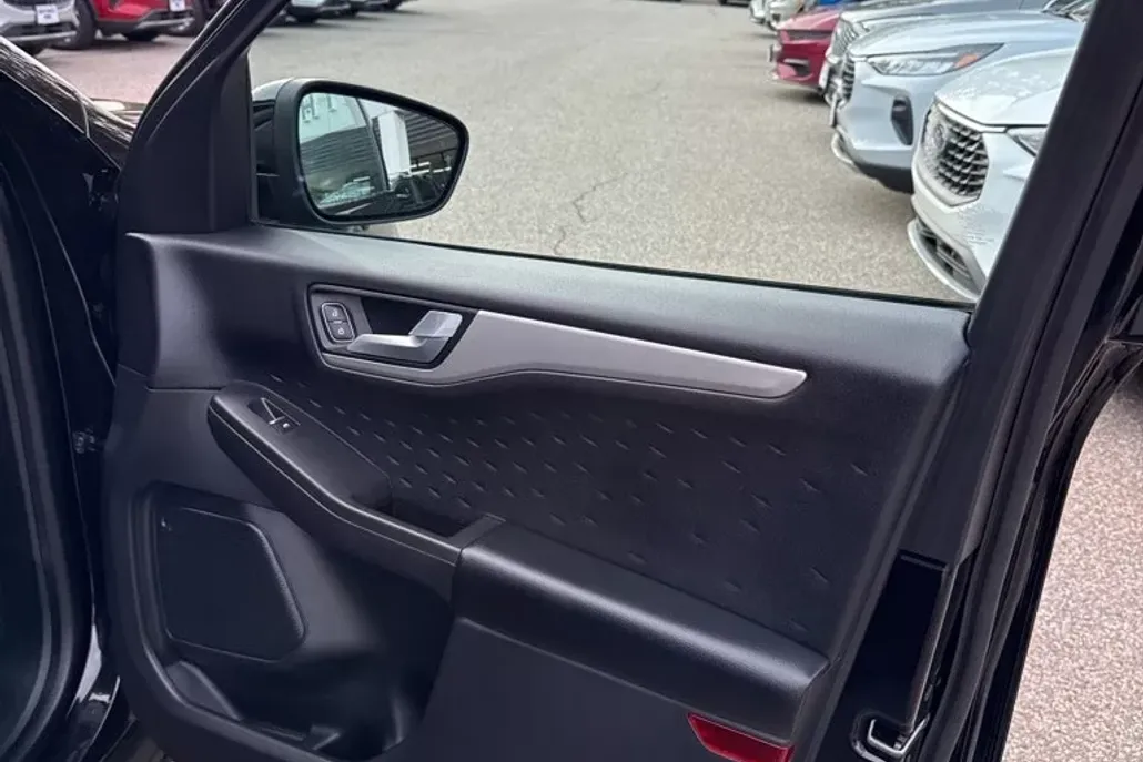 2020 Ford Escape SE Sport Hybrid photo 1