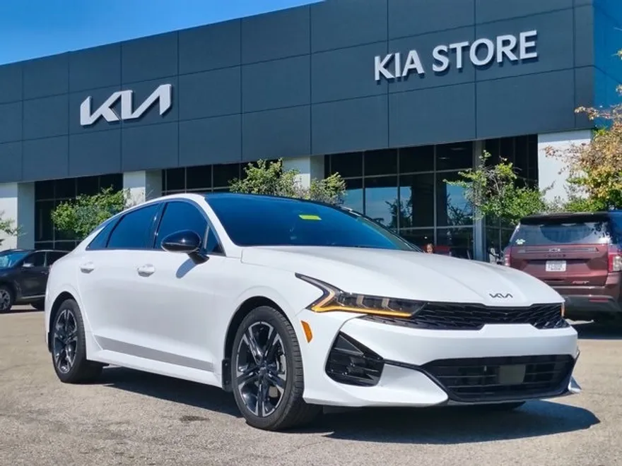 2022 Kia K5 GT-Line photo 1