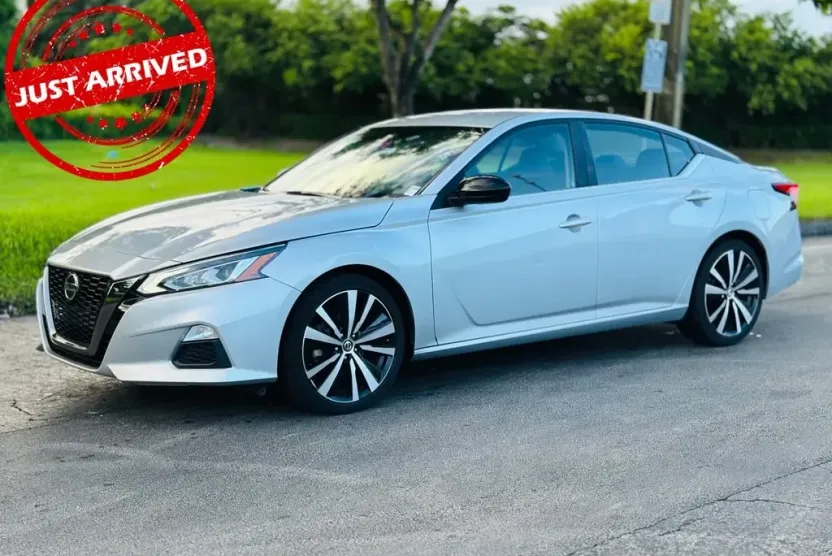 2022 Nissan Altima 2.5 SR photo 1