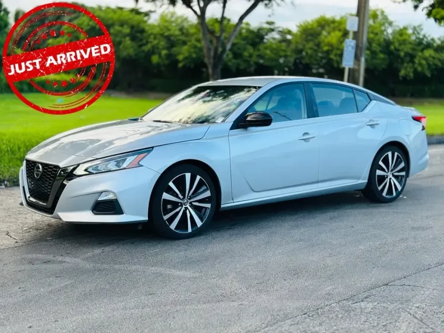 2022 Nissan Altima 2.5 SR photo 1
