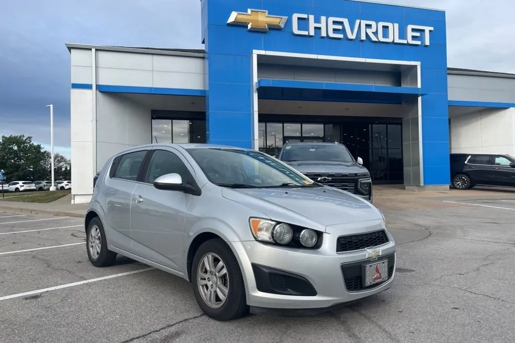 2015 Chevrolet Sonic LT photo 1