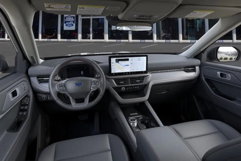 2025 Ford Explorer photo 1