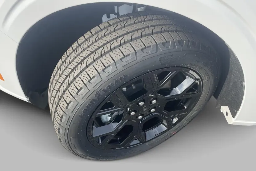 2025 Ford Maverick photo 1