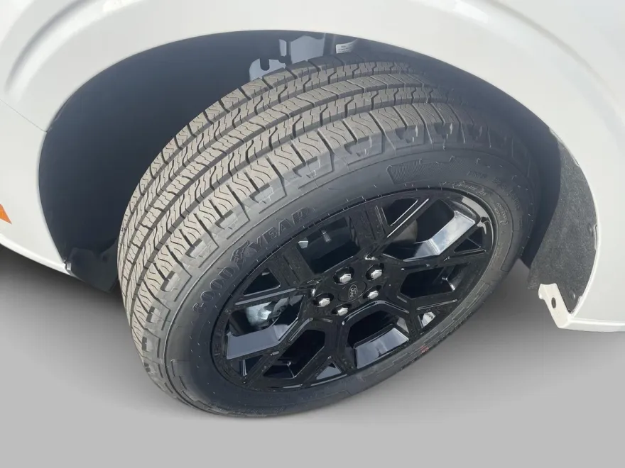 2025 Ford Maverick photo 1