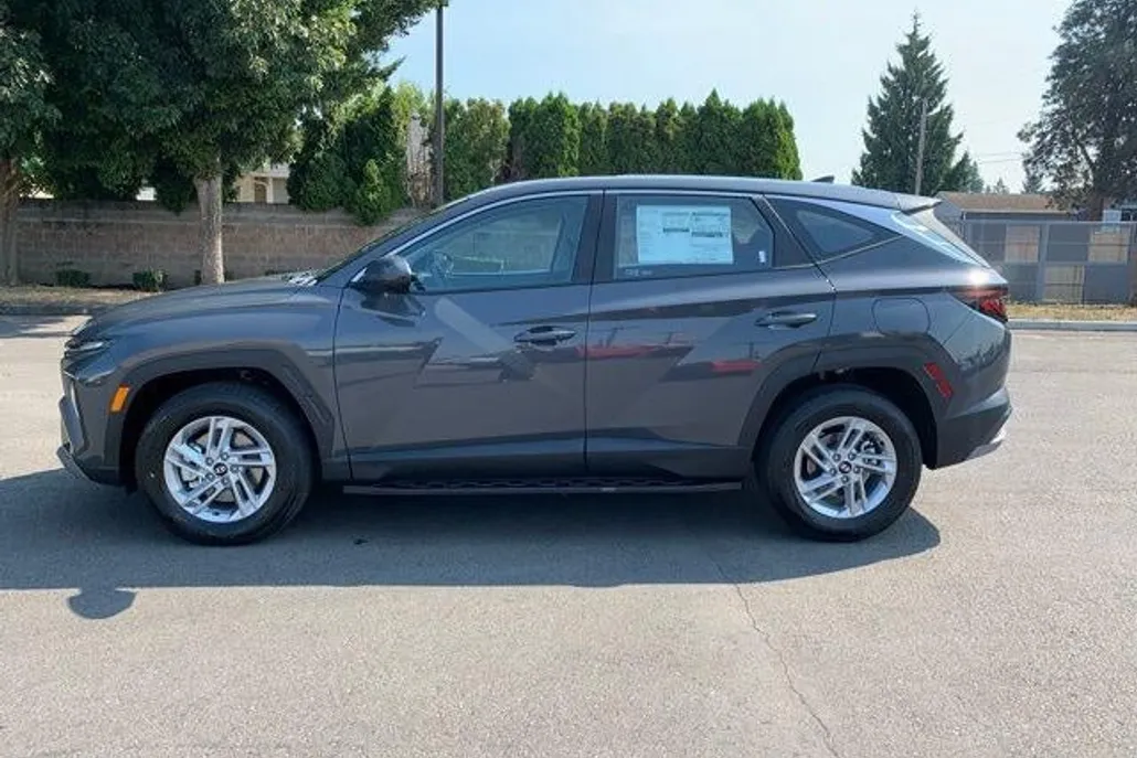 2025 Hyundai Tucson SE photo 1