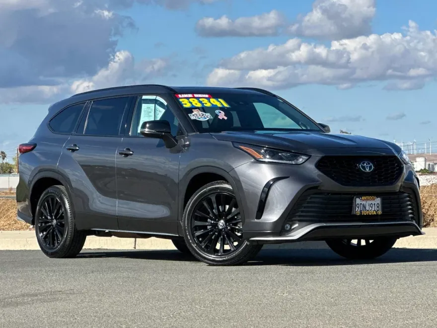 2023 Toyota Highlander L photo 1