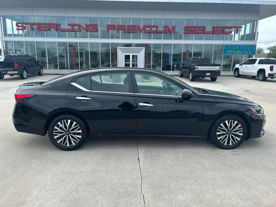2023 Nissan Altima 2.5 SV photo 1