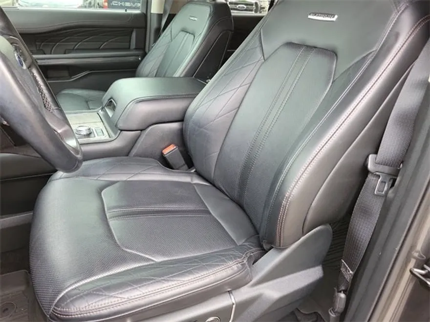 2021 Ford Expedition MAX Platinum photo 1