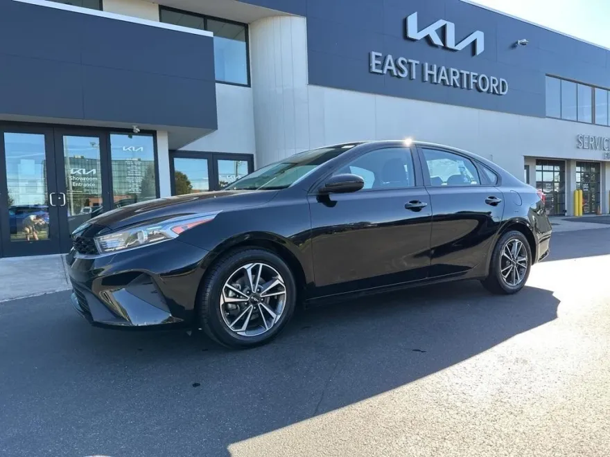 2023 Kia Forte LXS photo 1