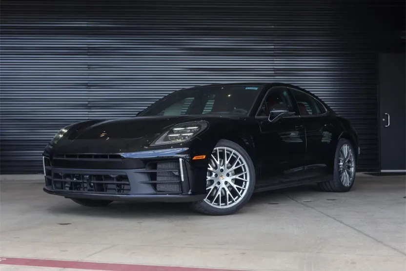 2025 Porsche Panamera 4 photo 1