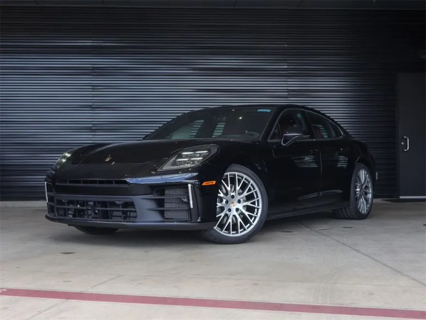 2025 Porsche Panamera 4 photo 1