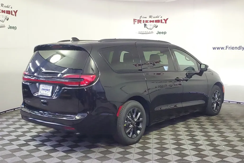 2025 Chrysler Pacifica photo 1