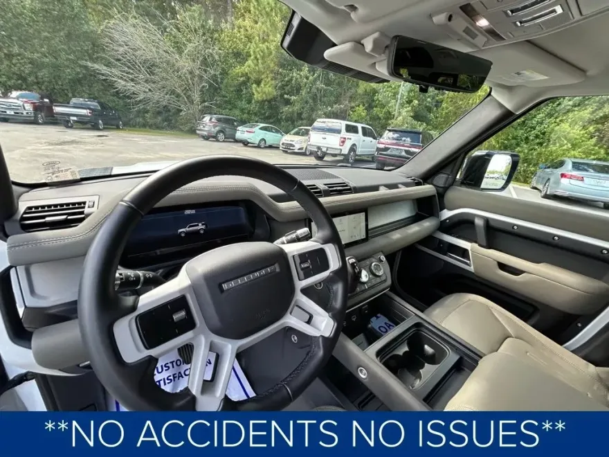 2020 Land Rover Defender SE photo 1