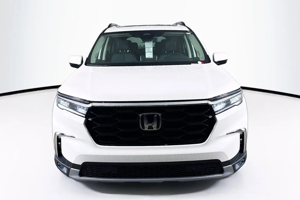 2025 Honda Pilot Touring photo 1