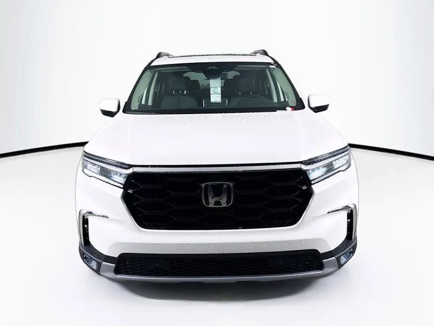 2025 Honda Pilot Touring photo 1