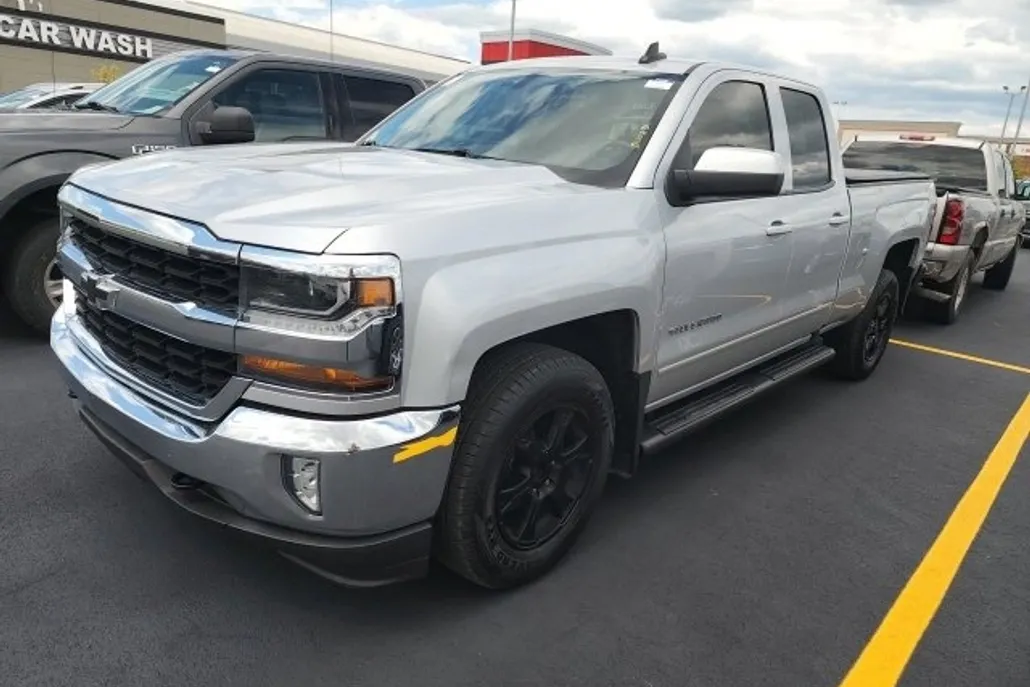 2019 Chevrolet Silverado LT photo 1