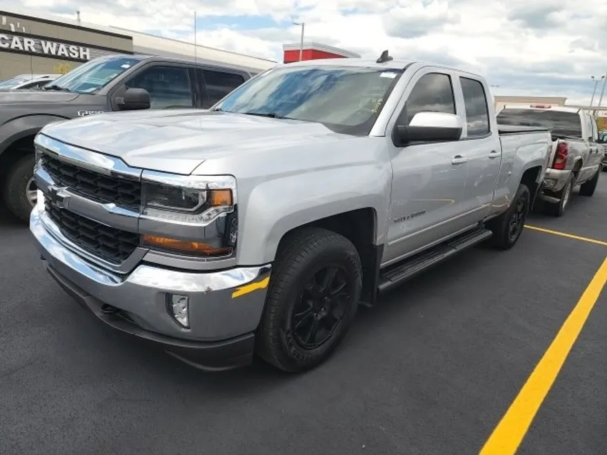 2019 Chevrolet Silverado LT photo 1