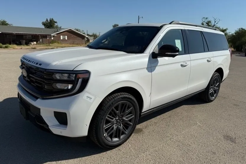 2025 Ford Expedition MAX Platinum photo 1