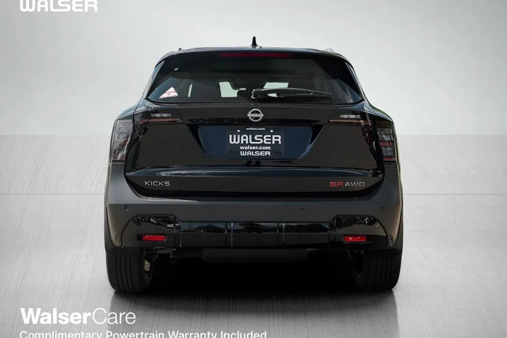2025 Nissan Kicks SR photo 1