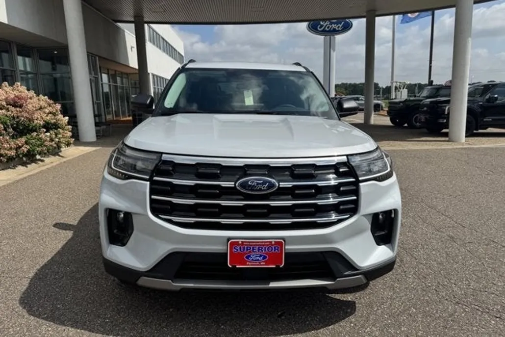 2025 Ford Explorer photo 1