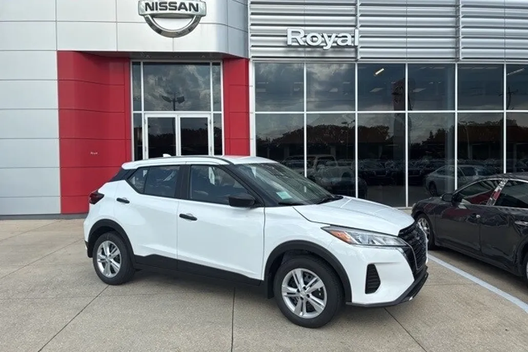 2025 Nissan Kicks Play S photo 1