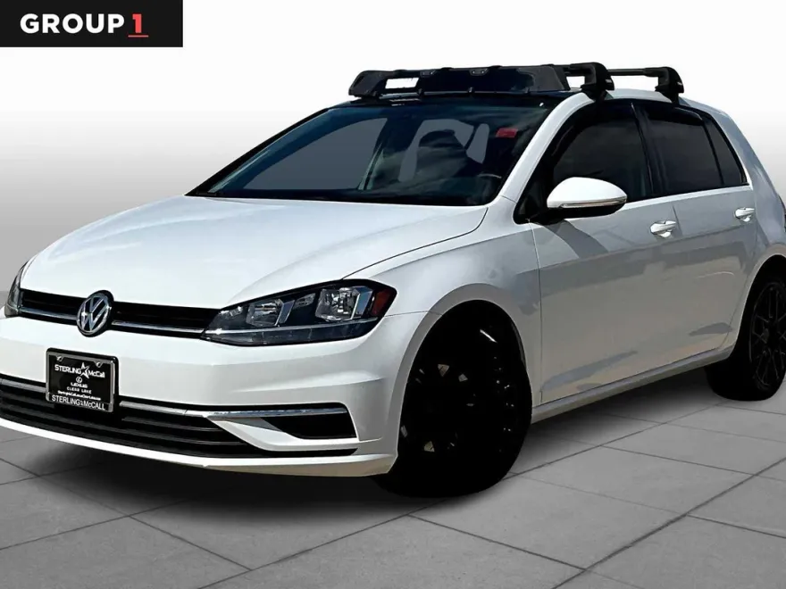 2021 Volkswagen Golf TSI photo 1