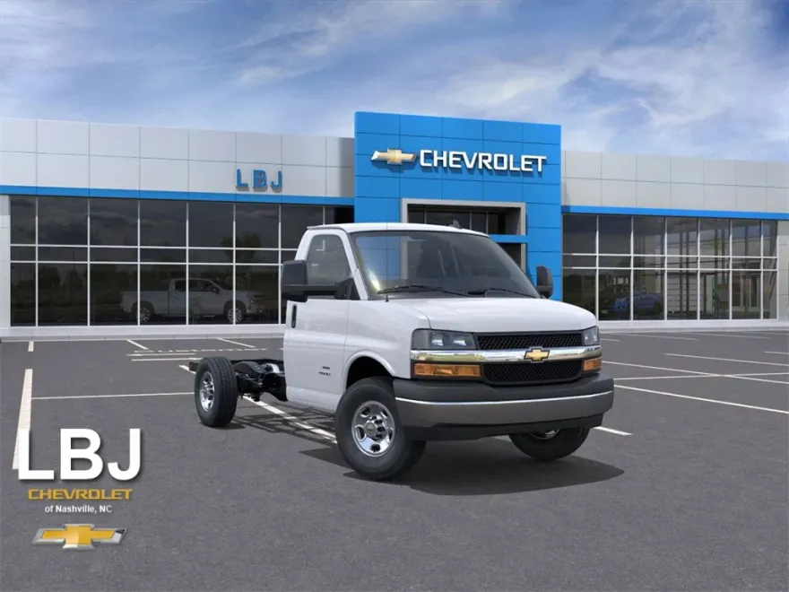 2025 Chevrolet Express 3500 Cutaway Van photo 1