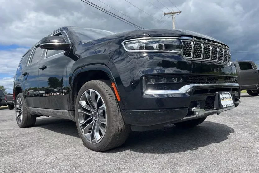 2022 Jeep Grand Wagoneer III photo 1
