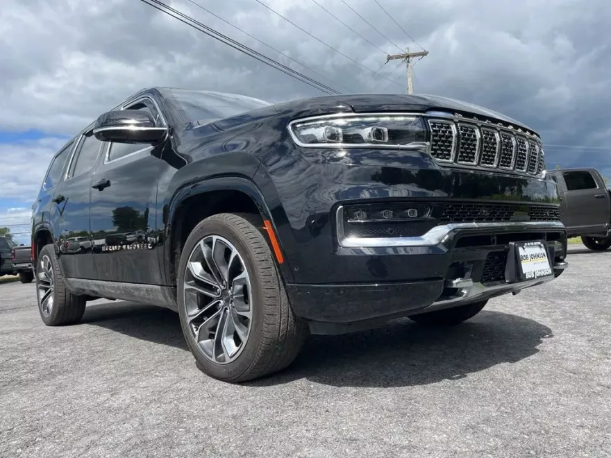 2022 Jeep Grand Wagoneer III photo 1